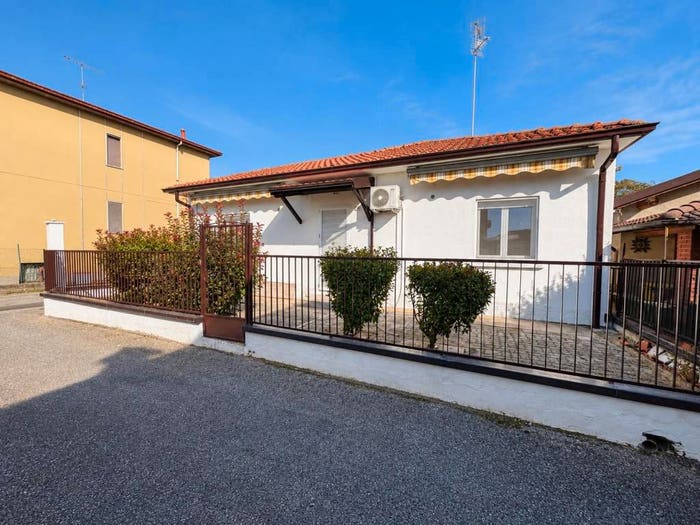 Casa quadrilocale in vendita in Via Friuli, Madonna Delle Bozzole, Garlasco