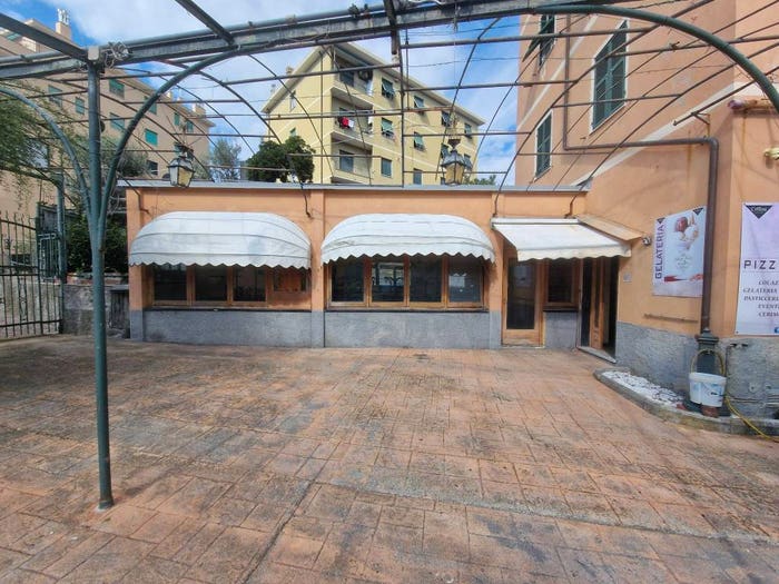 Appartamento con 6 locali in vendita in Salita Costa dei Ratti, Quezzi, Genova
