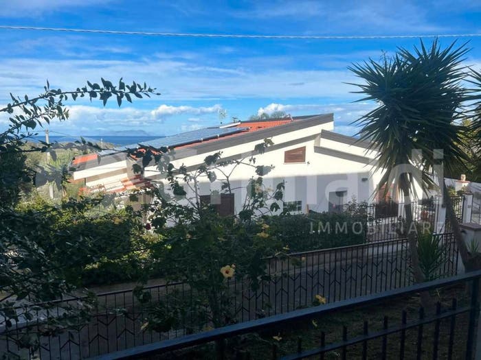Casa con 6 locali in vendita in CDA ZURA SNC, Centro, Furnari