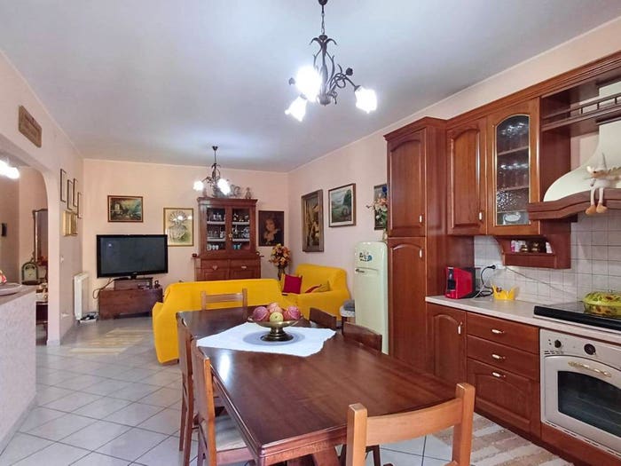 Appartamento trilocale in vendita in Via Trento, Brolo