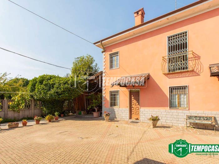 Casa quadrilocale in vendita in Via del Ciliegio, Santissimi Apostoli, Busto Arsizio