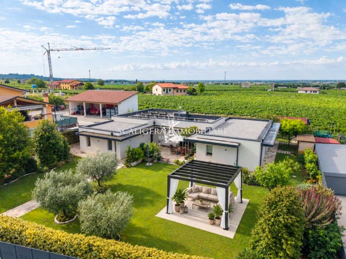 Casa con 5 locali in vendita in Via Montecurto di Sopra, Lavagno