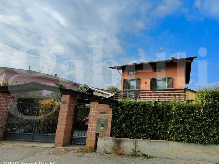 Casa quadrilocale in vendita in Via Imer Zona, Centro, Cossato