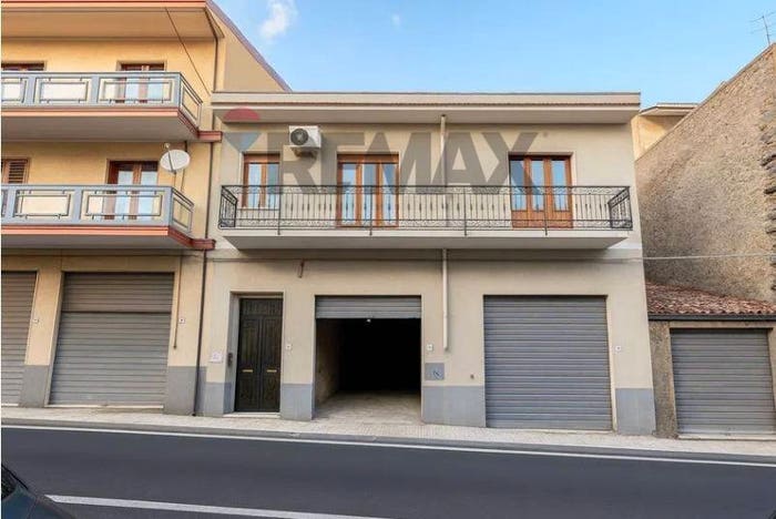 Casa quadrilocale in vendita in Via Libertà, Linguaglossa