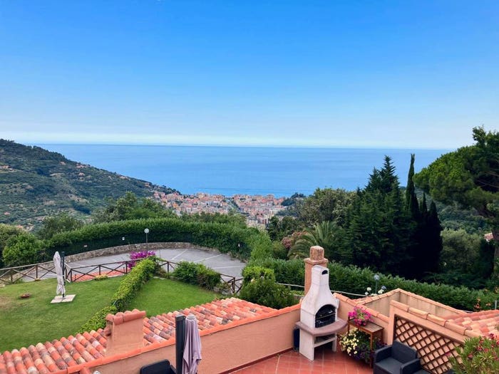 Appartamento trilocale in vendita in Via Flavio Gioia, Centro, Finale Ligure