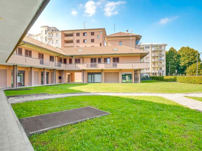 Appartamento quadrilocale in vendita in Via Pio XI, Centro, Caronno Pertusella
