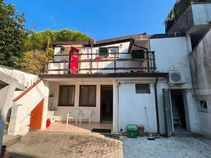 Casa con 6 locali in vendita in Via Felice Cavallotti, Centro, Massa