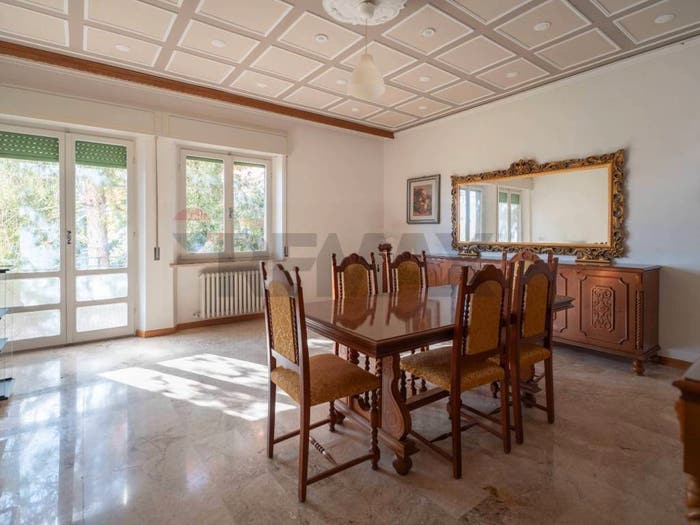 Appartamento con 6 locali in vendita in Via Valle, Centro, Cupramontana