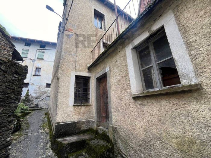 Casa con 6 locali in vendita in Valvarrone
