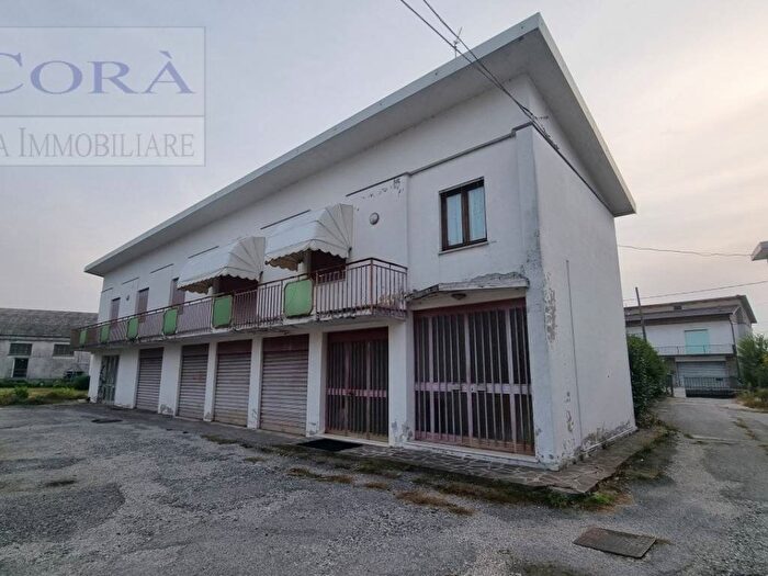 Casa quadrilocale in vendita in Montemerlo, Cervarese Santa Croce