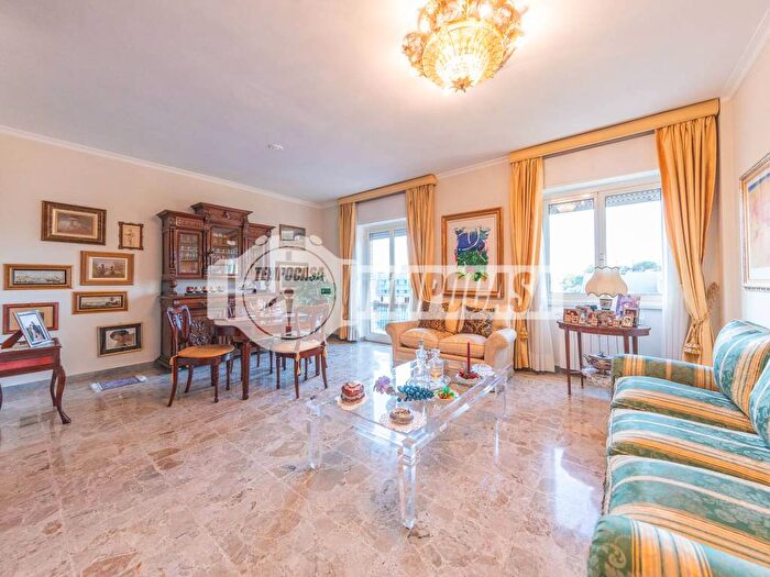 Appartamento quadrilocale in vendita in Via Francesco Antonio Pigafetta, Garbatella, Roma
