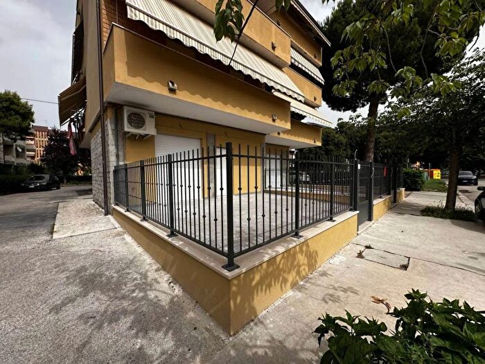 Appartamento trilocale in vendita in Via Torquato Tasso, Porto San Giorgio