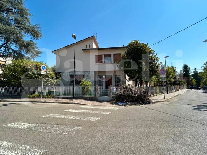 Casa con 6 locali in vendita in VIA XXV APRILE, Centro, Riolo Terme