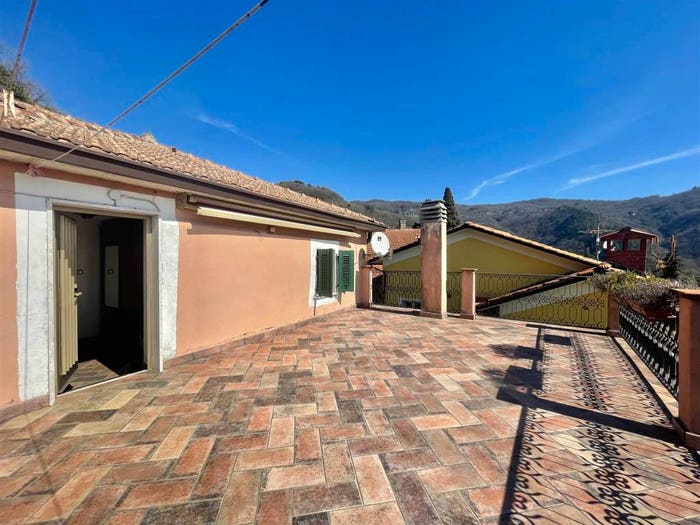 Casa quadrilocale in vendita in Calice al Cornoviglio