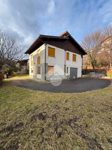 Casa con 6 locali in vendita in via Lanfranconi, Pellio Intelvi, Alta Valle Intelvi