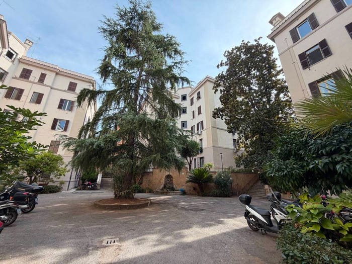 Appartamento quadrilocale in vendita in Viale Guglielmo Massaia, Garbatella, Roma