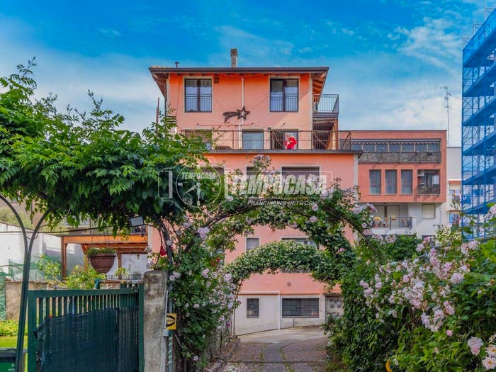 Appartamento quadrilocale in vendita in Via Luigi Pastro, Affori, Milano