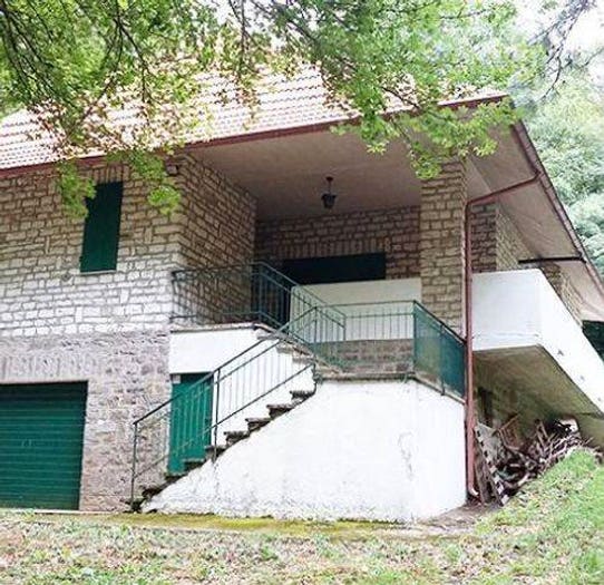Casa con 6 locali in vendita in Via Monte S Lorenzo, Borgo Pace
