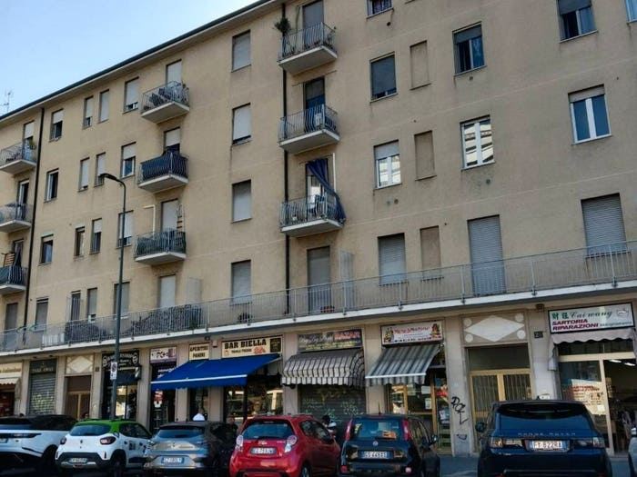 Appartamento trilocale in vendita in Via Biella, Famagosta, Milano