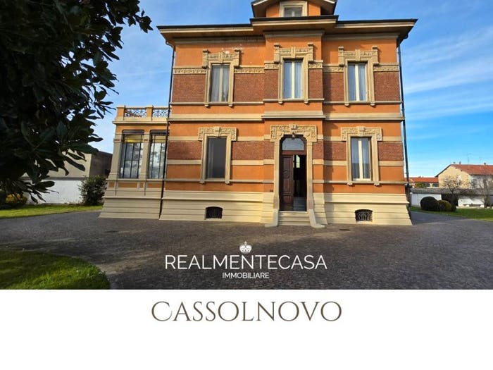 Casa con 6 locali in vendita in Via Roma, Centro, Cassolnovo