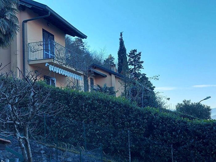 Appartamento trilocale in vendita in Strada Privata Santuario, Centro, Bellano