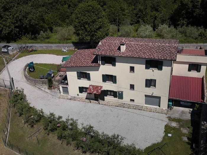 Casa con 6 locali in vendita in Pescosolido