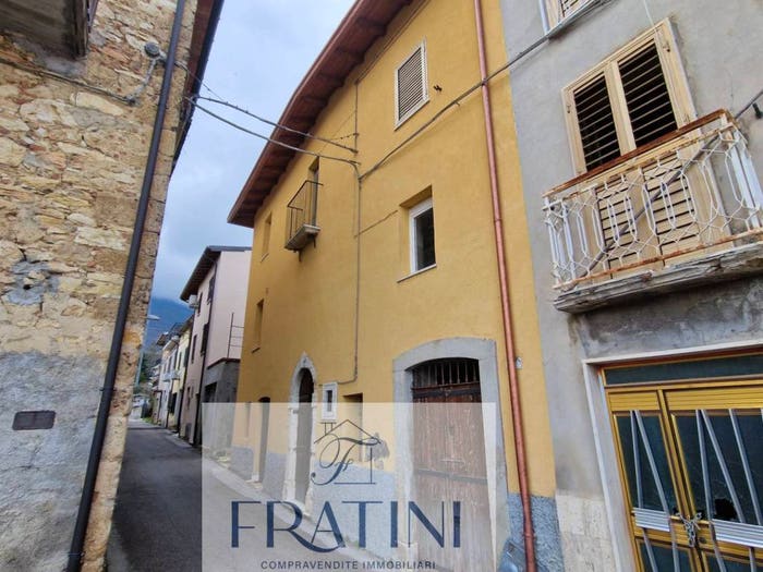 Casa con 6 locali in vendita in Via Principale, Collebigliano, Civitella del Tronto