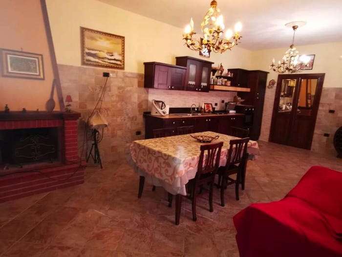 Casa con 6 locali in vendita in Via Milazzo No Number, Mondragone