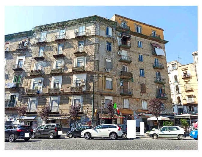 Appartamento quadrilocale in vendita in Via Alessandro Poerio, Tribunali, Napoli