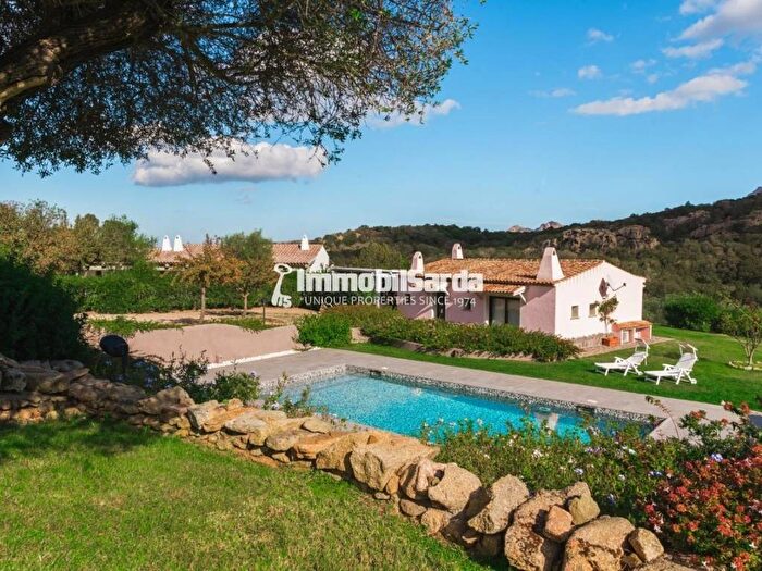 Casa con 6 locali in vendita in Via Stazzi Spridda, San Giovanni Sole Ruiu, Olbia