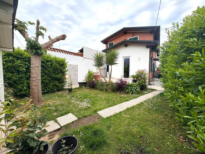 Casa con 5 locali in vendita in Cinquale, Montignoso