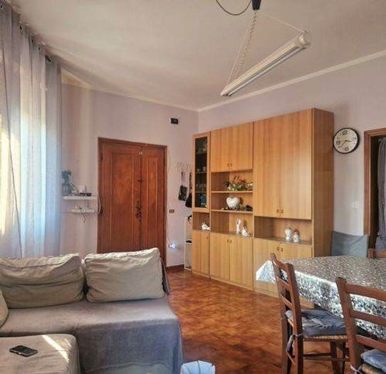 Appartamento trilocale in vendita in Marina di Massa Centro, Massa