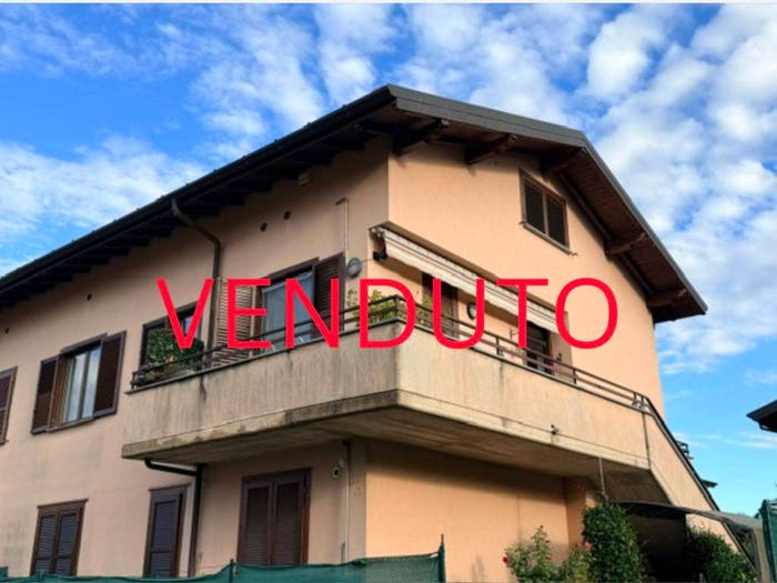 Appartamento quadrilocale in vendita in Via Roma, Oltrona di San Mamette