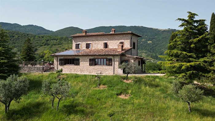 Casa con 10 locali in vendita in Via Vallocchie, Salisano