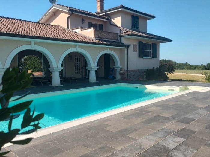 Casa con 6 locali in vendita in Agazzano