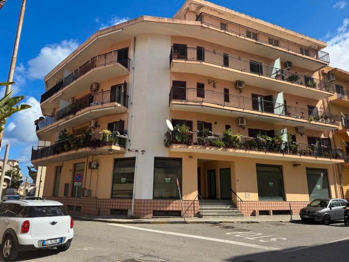 Appartamento quadrilocale in vendita in Via Briatico, Centro, Villa San Giovanni