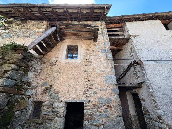 Casa con 5 locali in vendita in Località Chessun, Lillianes
