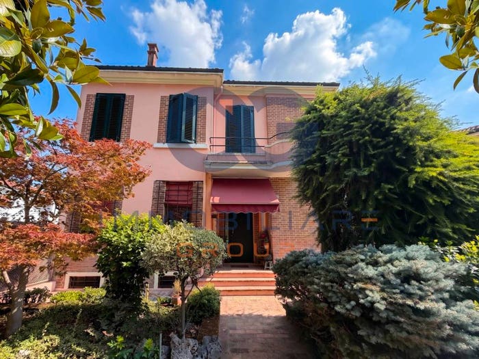 Casa con 6 locali in vendita in Via Antonio Pironi, Centro, Bondeno