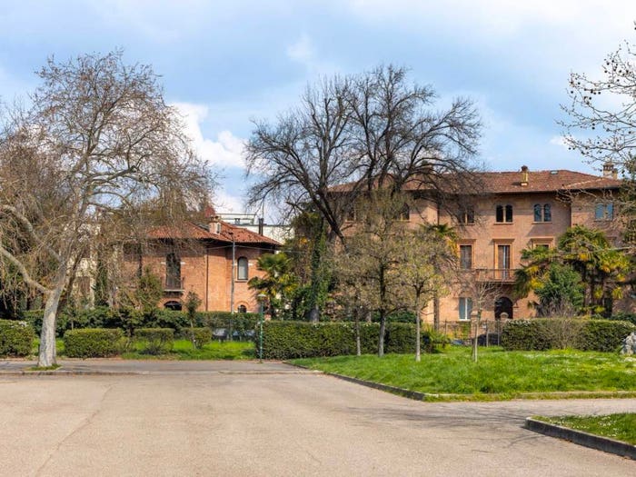 Appartamento con 6 locali in vendita in Via Castiglione, Colli Castiglione, Bologna