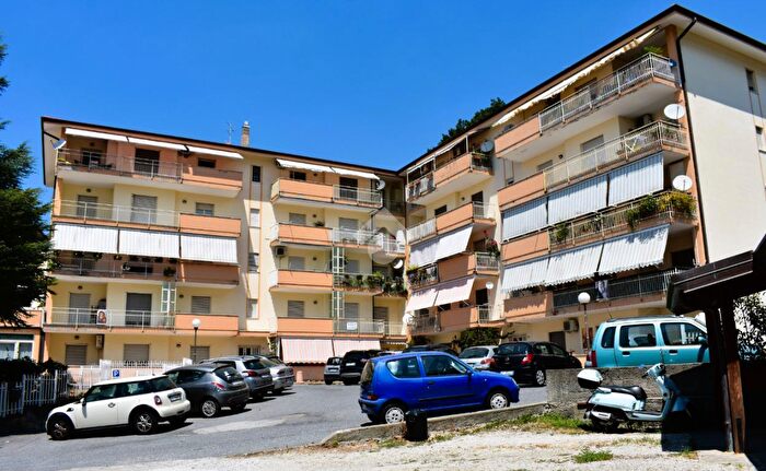Appartamento con 5 locali in vendita in Via del Grillo, Paola