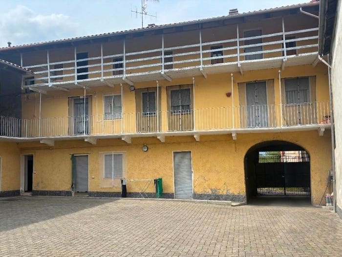 Casa con 5 locali in vendita in Via Mazzini, Perosa Canavese