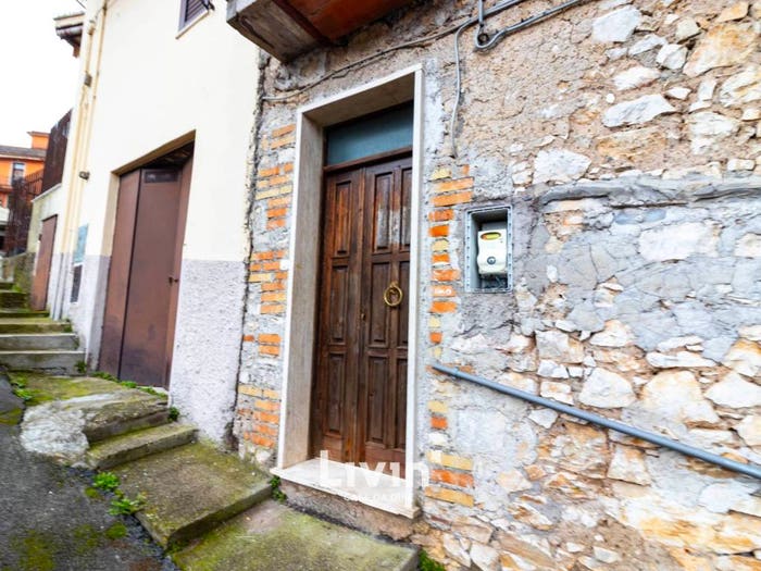 Appartamento trilocale in vendita in Via del Colle, Maenza