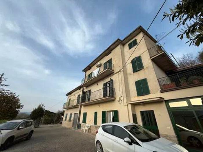 Appartamento quadrilocale in vendita in Via Dei Prati, Corciano