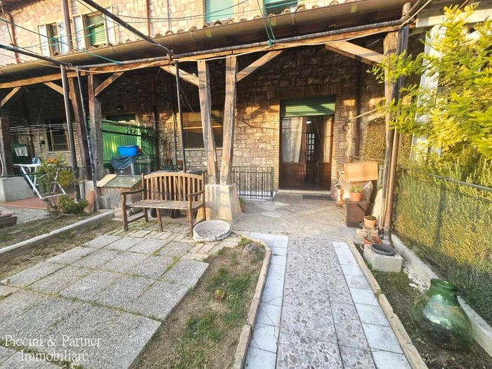 Casa con 6 locali in vendita in Via della Madonna dell'Olivo, Zona Nuova, Assisi