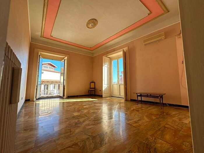 Appartamento quadrilocale in vendita in Piazza Roma, Centro Storico, Catanzaro
