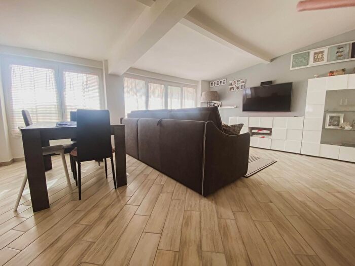 Appartamento con 5 locali in vendita in Viareggio