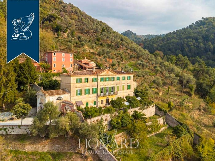 Casa con 6 locali in vendita in Camaiore Paese, Camaiore