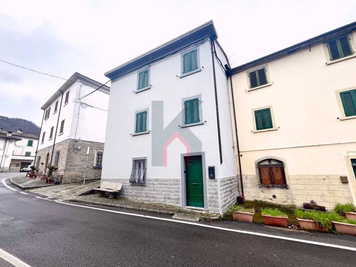 Casa con 6 locali in vendita in Via Nazionale, Bocconi, Portico e San Benedetto