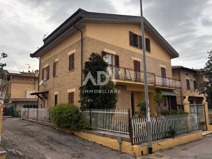 Casa con 5 locali in vendita in VIA EUGENIO CURIEL, Bastia, Bastia Umbra