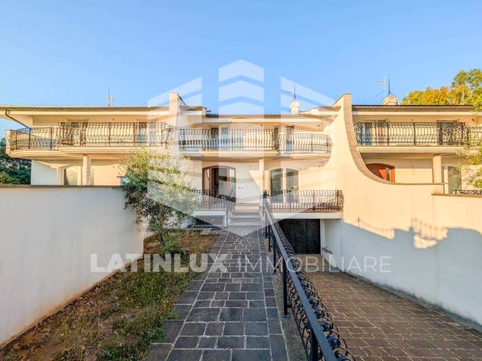Casa con 6 locali in vendita in Piccarello, Latina